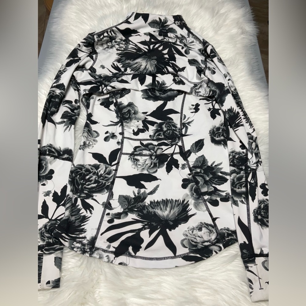 lululemon Jacket - Picture 4 of 6